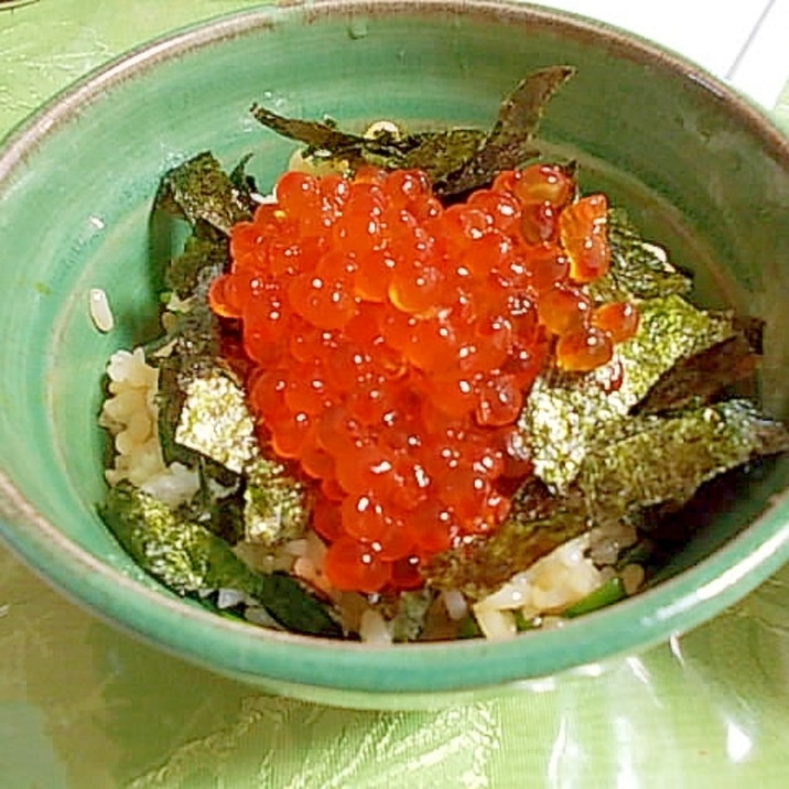 ネギとのりのいくら丼